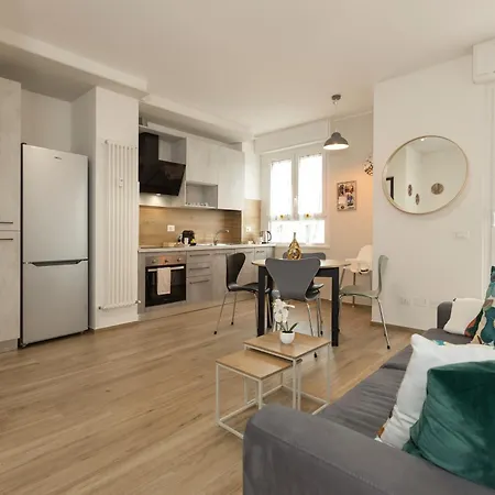 Art - Bocconi Near Train Station, Navigli Milão