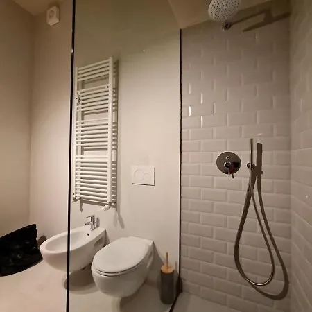 Modern Loft A Few Stops From The Center *