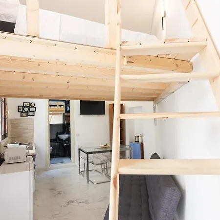 Easy Loft Next To Loreto Metro Stop Appartamento