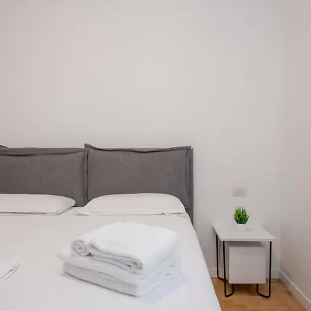 I-host - Bright 1br With Balcony In Apartment Milan