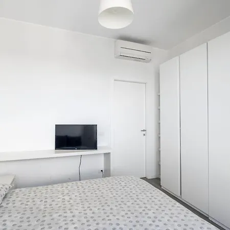 Lovely Very Near Zara Metro Station M3m5