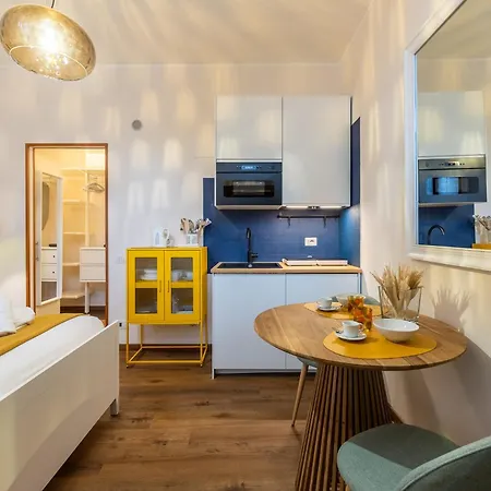 Superstay - Revel 9 - Isola Daire Milano