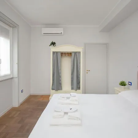 Rg Design - View - Porta Venezia Апартаменты *