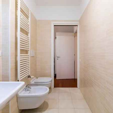 Stylish Flat In Nolo District By Metro Rovereto מילאנו
