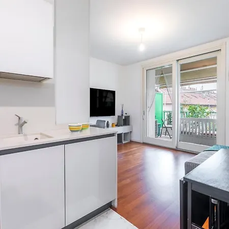 Stylish Flat In Nolo District By Metro Rovereto דירה