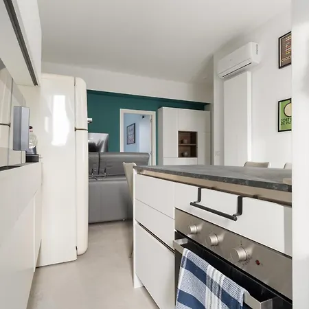 Lambrate - Corti - Bilocale Con Ampio Balcone Apartman Milánó