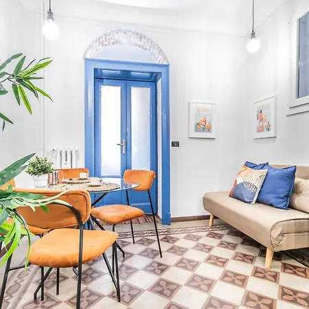 Elegant Center Flat 5 Guests - M1 Metro - Fast Wi-fi - Ac & Balcony