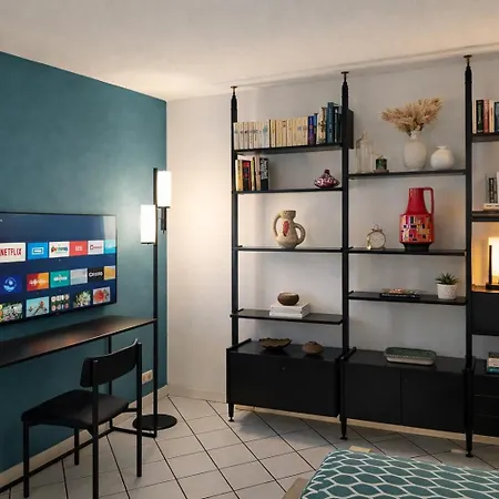 Urban Flat Melzo * ميلان