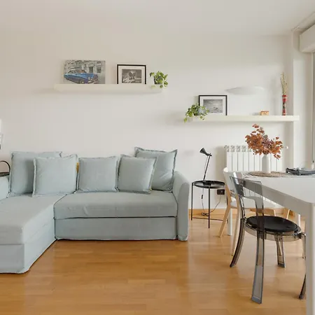 Guesthost - Cozy Santa Giulia