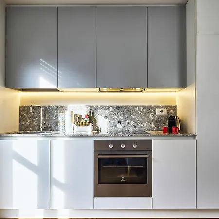 Bilocale Moderno E Silenzioso Vicino Navigli E Duomo Con Metro M4, Apartment Milan