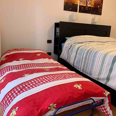 The Pinball House Only 5 Min From Downtown アパート