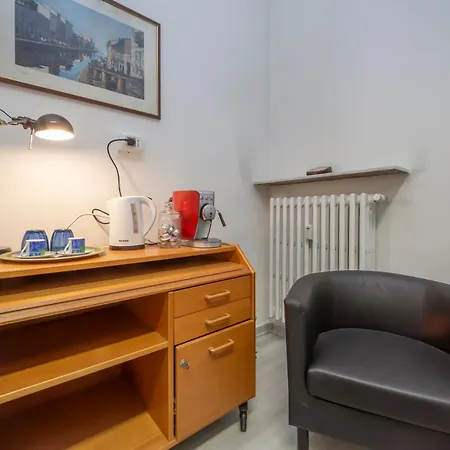 Comfortable And Quiet Near M4 Metro Apartment *