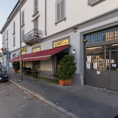 Guesthost - Grey & Flat * Milano