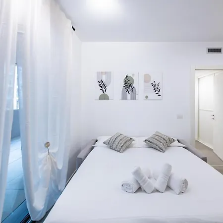 Parcheggio Gratuito - New 1bdr Con Terrazzo Lägenhet
