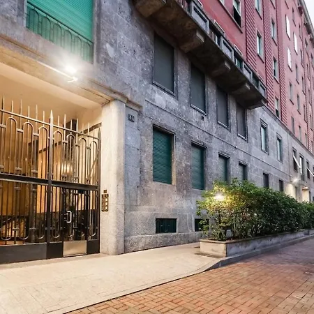 Large Near The Station Apartment Milan