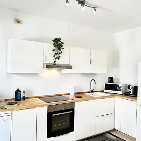 Peaceful Oasis With Balcony And Parking, Appartamento *