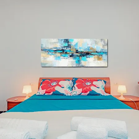 Stylish Near Duomo, Near Metro, Balcony * Milan