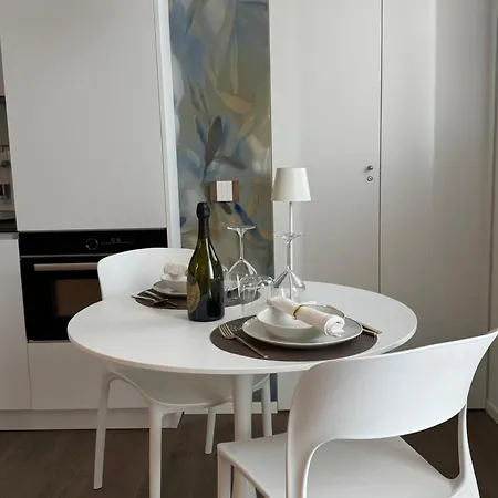 Luxury - Metropolitana M4- San Babila -stadio San Siro - Duomo - Aeroporto Linate - Castello Sforzesco *