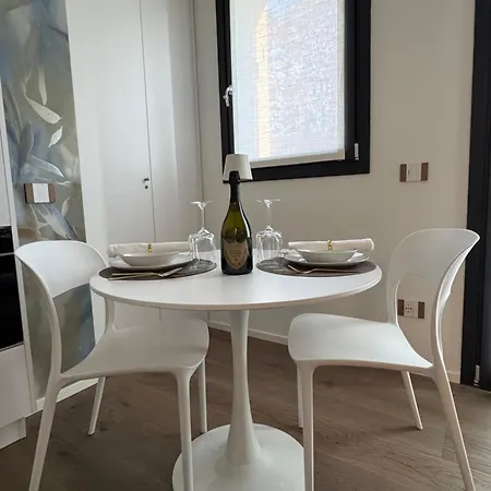 Luxury - Metropolitana M4- San Babila -stadio San Siro - Duomo - Aeroporto Linate - Castello Sforzesco 米兰