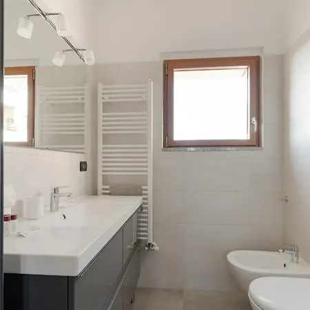 Guesthost - Modern Pirelli Milan