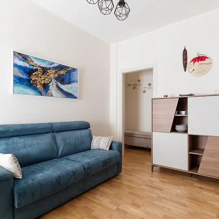 Guesthost - Stylish Flat In Navigli District Апартаменты Милан