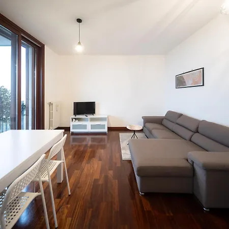 Sky Garden - Private Garage *