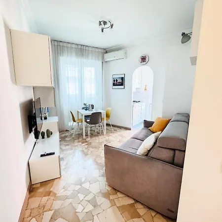 Salgari - Vicino Metro E Tram - Милан