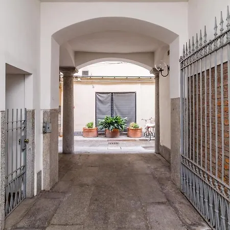 In The Heart Of Charm And Comfort On The Navigli Apartman Milánó