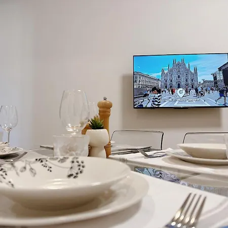 Sempione Designer 2 Bedrooms 24h Supermarket Nightlife Tram To Duomo Appartement Milaan