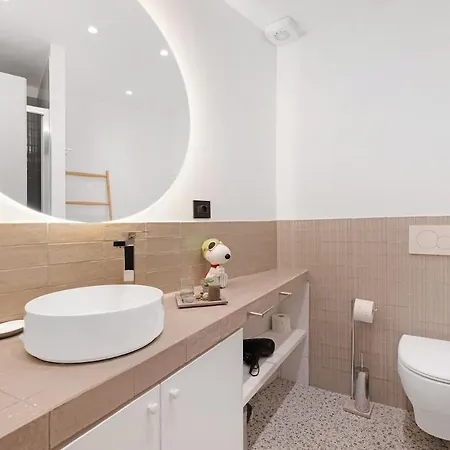 Apartment Design & Elegant In Navigli -