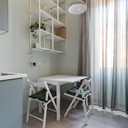 Youth M2 Abbiategrasso Assago Tram 15 Duomo アパート ミラノ