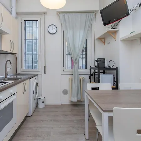 Comfortable Two-room Porta Romana M3 Mailand