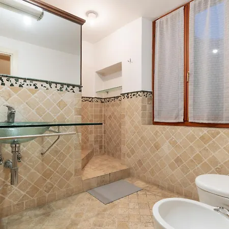 Guesthost - Comfy Flat Near Ospedale Policlinico Διαμέρισμα *