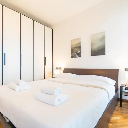 Moderno Con Garage, Wi-fi, Aria Condizionata E Terrazzo * 밀라노