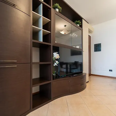 Moderno Con Garage, Wi-fi, Aria Condizionata E Terrazzo 아파트 *