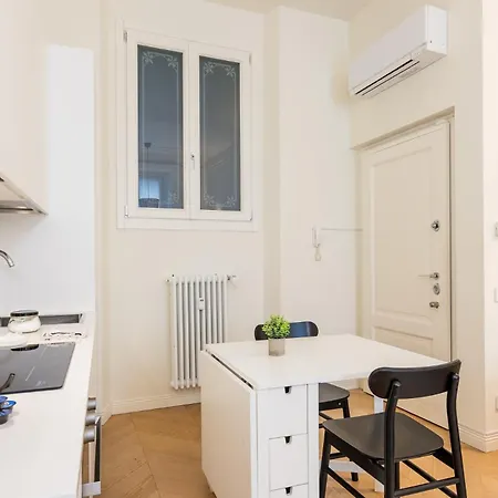 Elegant Duplex With Modern Design In 아파트