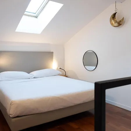 아파트 Moderno Bilocale Su Due Piani Nel Cuore Dei Navigli