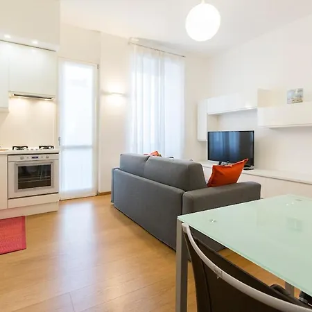 Luminoso Trilocale Centro Navigli Tortona A