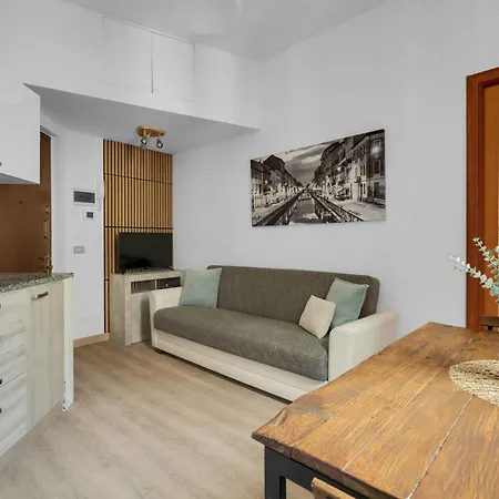 New! Stylish 3-person Flat By Metro M3 & Sunny Balcony Lejlighed