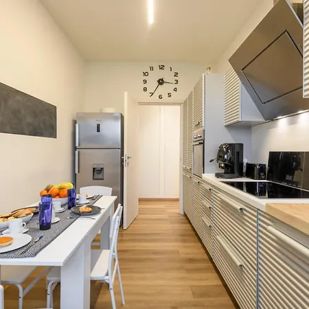 Modica, 16 - Near Iulm Apartmán *