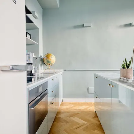 Bright 2br Steps From Arco Della Pace