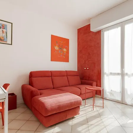 Guesthost - Certosa Cozy Flat With Balcony ميلان