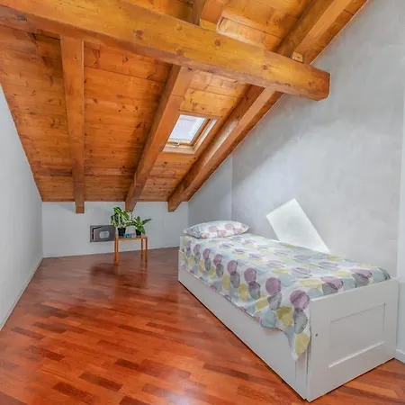Homey Grandeur - Spacious With Terrace & Wi-fi * ميلان