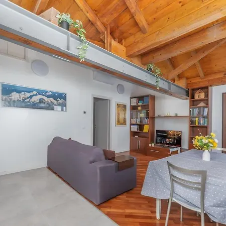 Homey Grandeur - Spacious With Terrace & Wi-fi Apartment