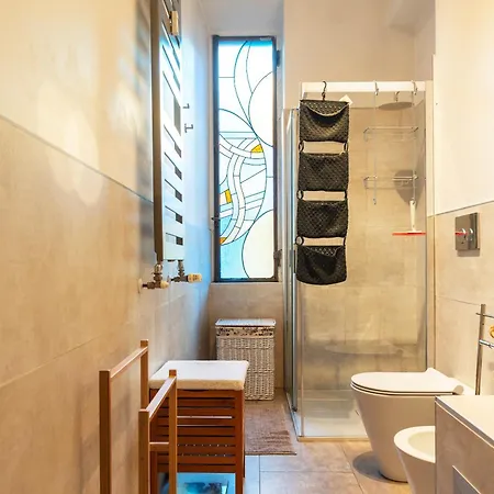 Youhosty - Compagnoni 8 Милан