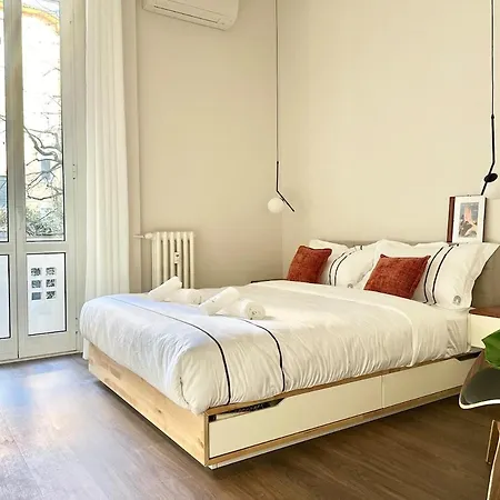 Daire Designer Apartment, Entire Home, 2 Bathrooms, For Families, Groups *
