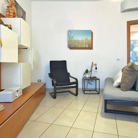 Homeby, Casa Elena * Milán