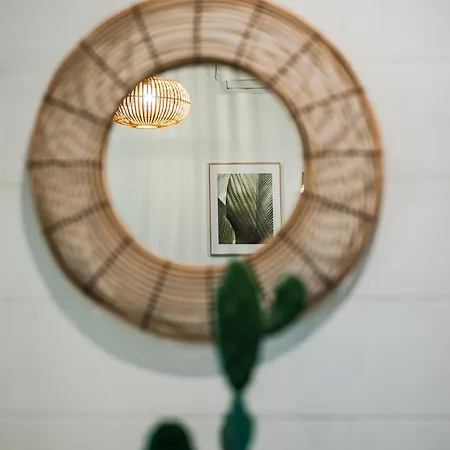 The Leaf - Arco Della Pace *