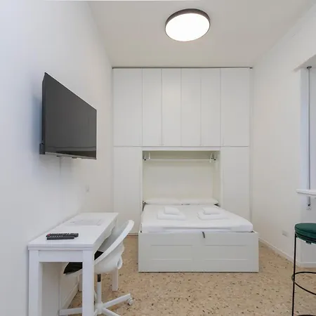 Apartment Navigli,m2 A Stone's Throw From The Subway