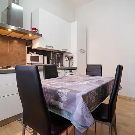 Quiet Just Minutes From The Center *